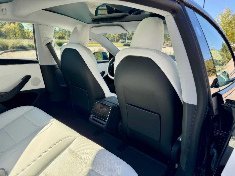 Tesla Model 3 Long Range      2025