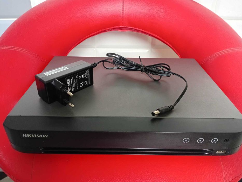 Відеореєстратор Hikvision iDS-7208HQHI-M1/S (8-канальний, AcuSense) .HDD-3TB! б/в