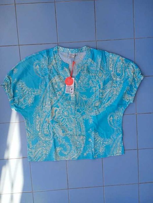 blusa Emily van den bergh com mandalas