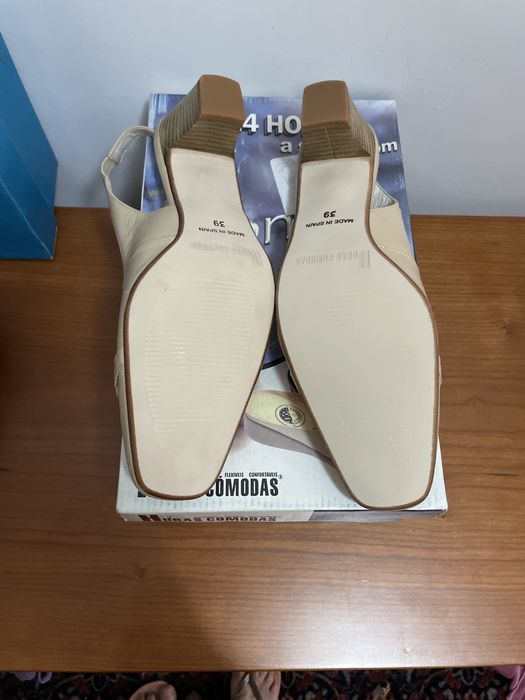 Sapatos aberto atras NOVOS 40 e 39