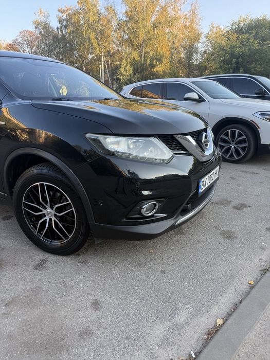 Nissan Rogue 2016 года (кузов T32) —  кроссовер, газ - бензин,  объемом 2.5 литра