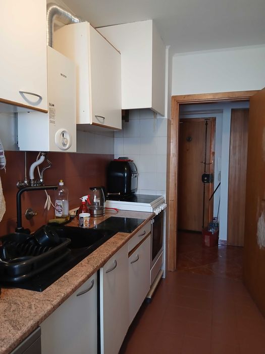 Quarto para arrendar em Monte de Caparica