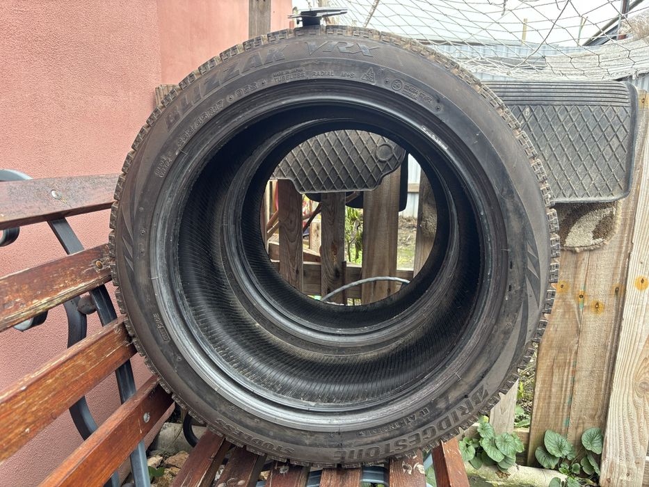 Резина зима Bridgestone 245 45 R17