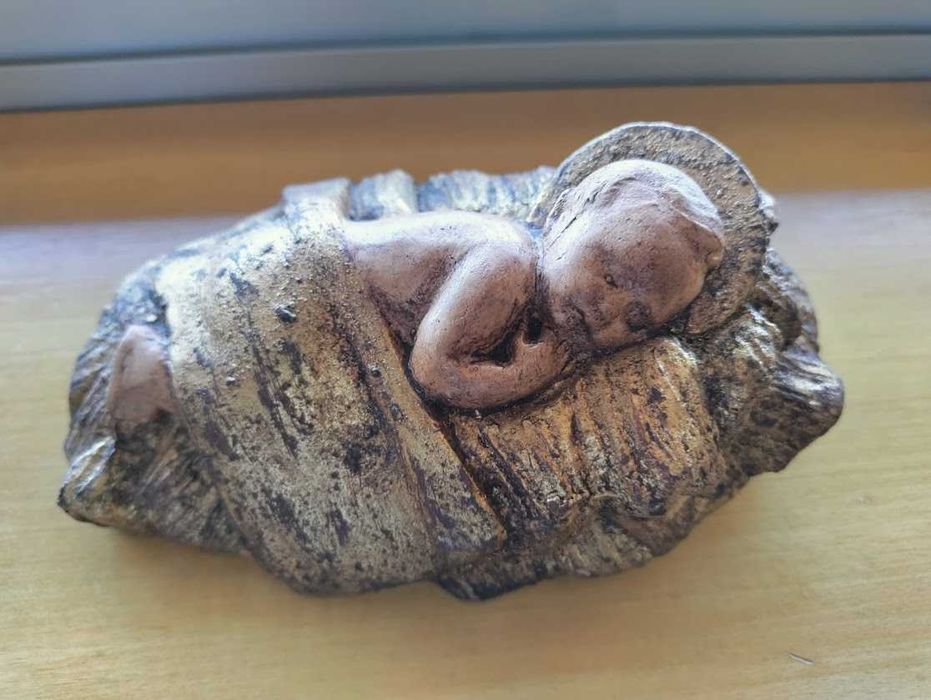 Escultura em Terracota, assinada Carvalheira