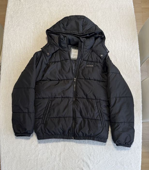 Czarna krótka puchowa kurtka zimowa Mckenzie