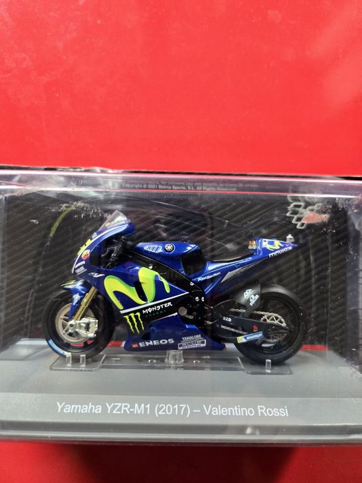 Yamaha YZR - M1 Valentino Rossi 2017 Miniatura
