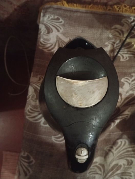 Продам электрочайник б/у рабочий