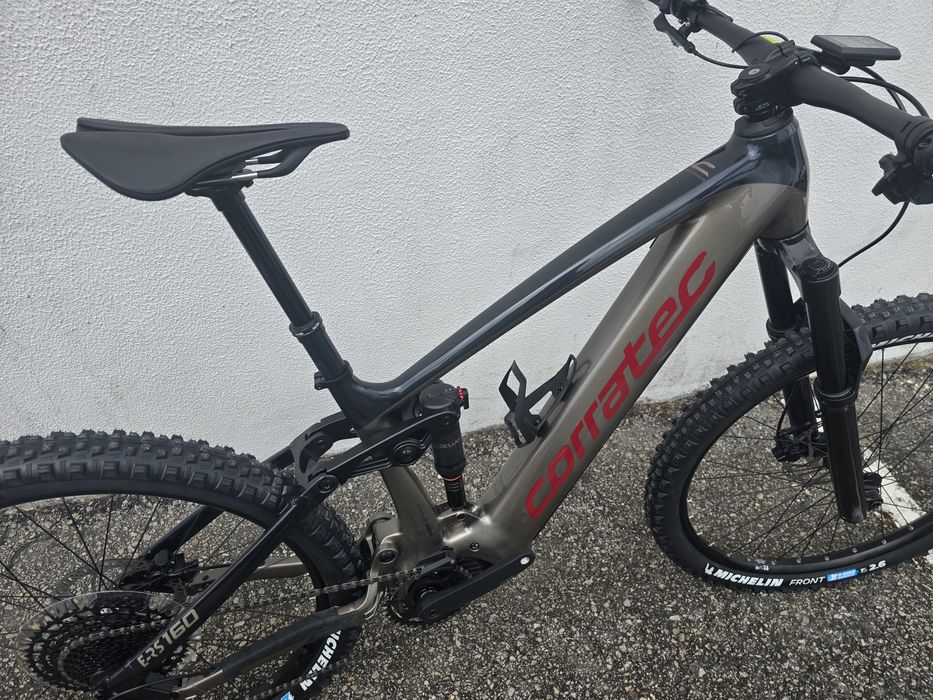 Bicicleta eletrica carbono com motor bosch