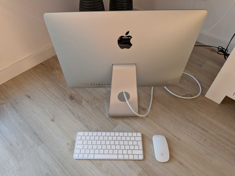 iMac de 21,5 polegadas, modelo final de 2015 da Apple.