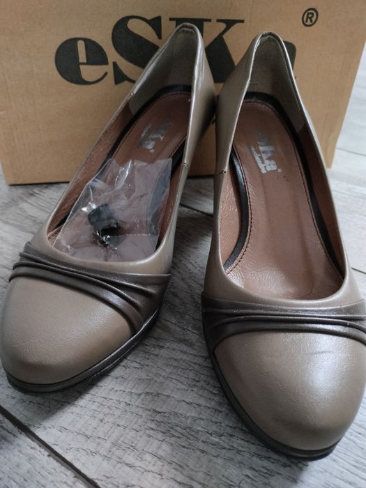 Buty czółenka firmy Eska, skóra naturalna 36