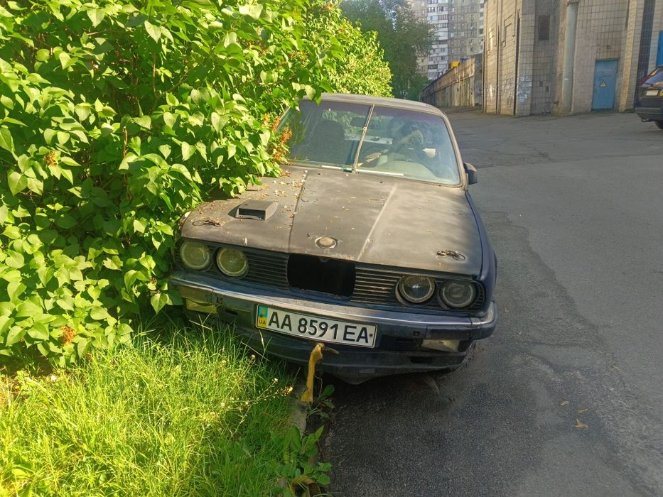 BMW E30 1988 року