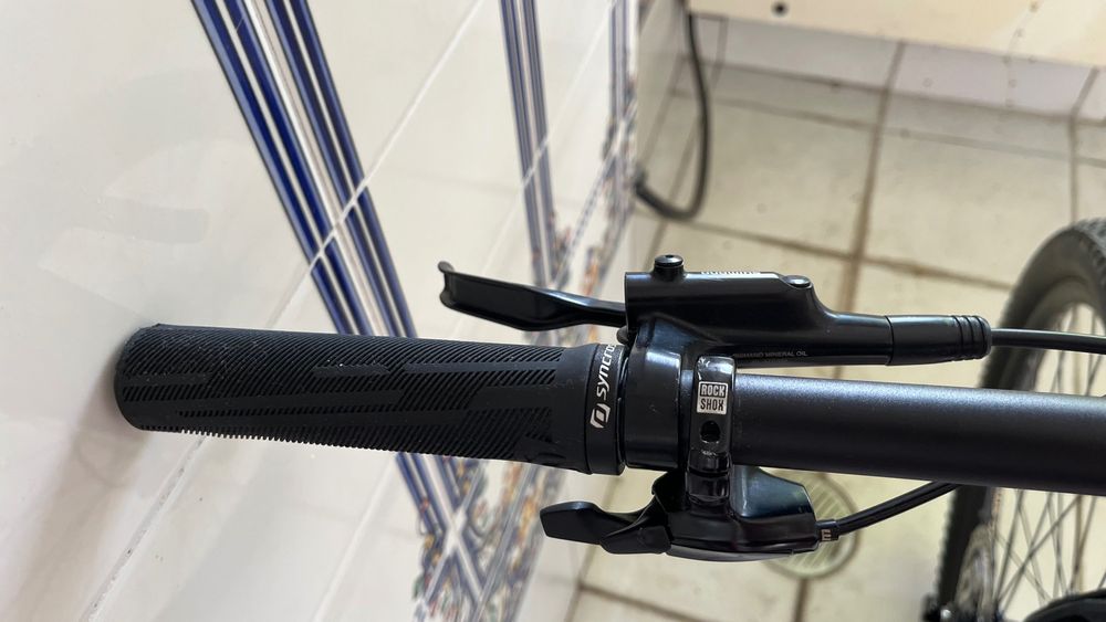 Scott Scale 970 (2021) Tam. M – Como Nova (Sram SX 12v / RockShox) + Capacete Bell + Camelbak