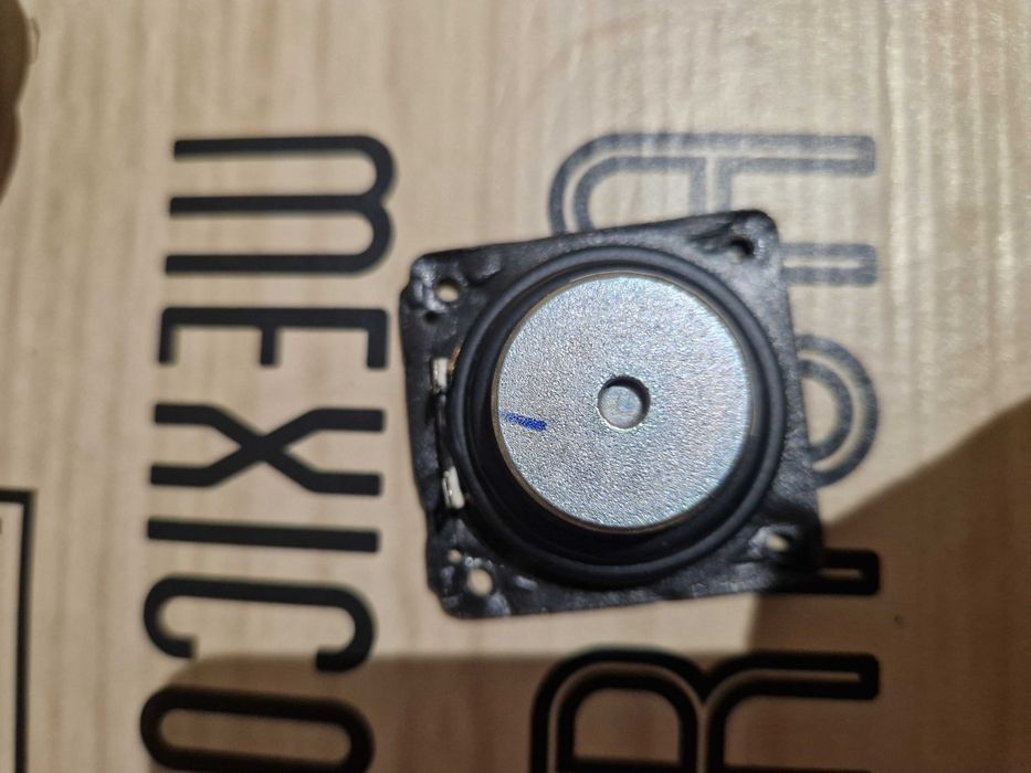 Lote de 4 alto-falantes originais JBL e Beosound Explore speaker.