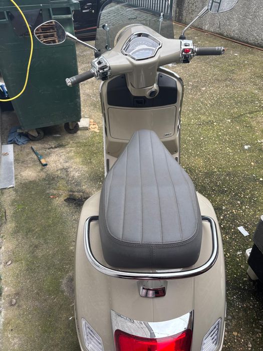 scooter vespa 300