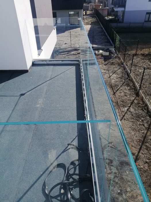 Balustrady szklane, lustra, kabiny, pergole