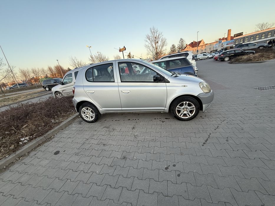 Toyota yaris 1.0 benzyna