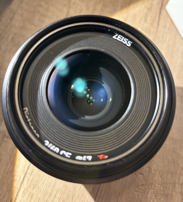 Carl Zeiss Batis 40mm f2.0 Igła