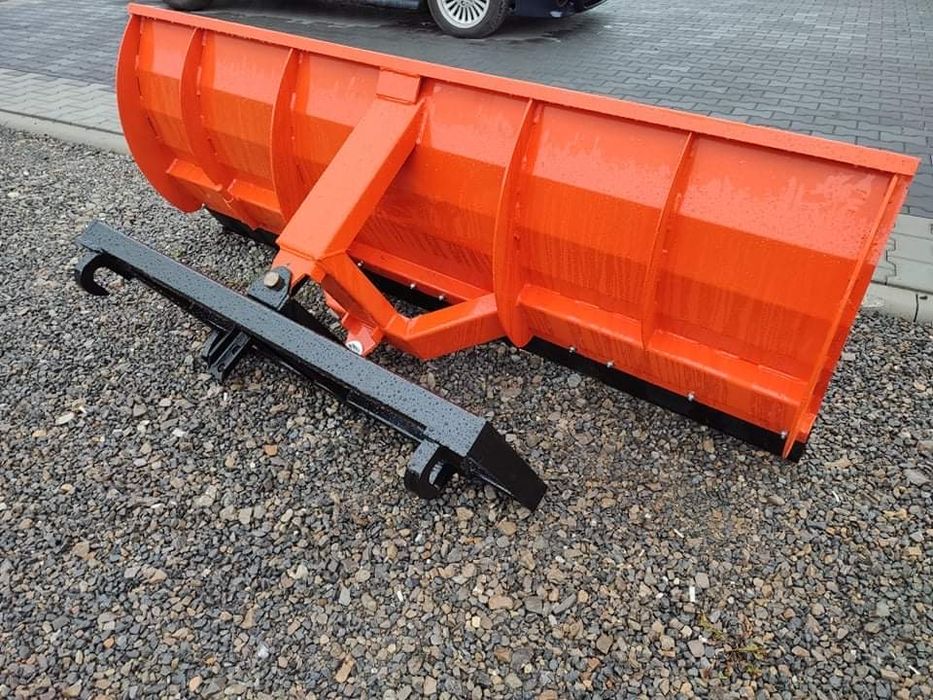 Nowy pług śnieżny, solidna konstrukcja. Transport.