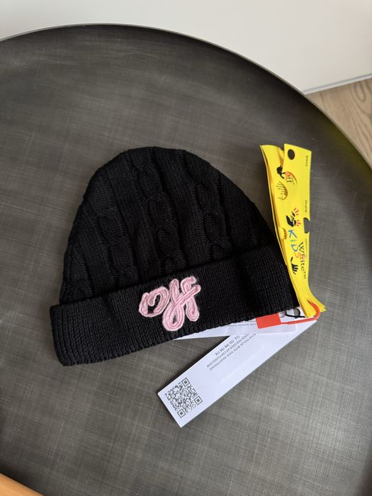 Чорна шапка Off-White