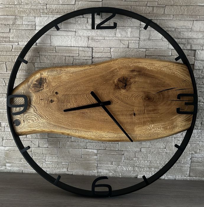 Zegar w stylu loft o średnicy 65 cm z drewna dębu i czarnej żywicy