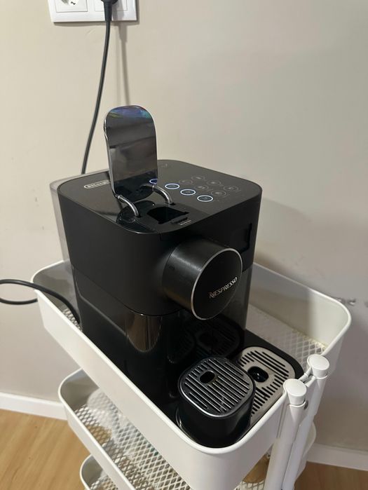 Maquina delonghi  granlattisima nexpresso   EN 640.B. como nova.