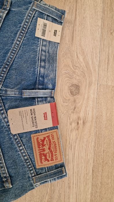 Нові шорти Levi's High Waisted Mom оригінал розмір 28