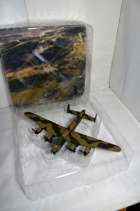 Avião Miniatura Lancaster 1:144