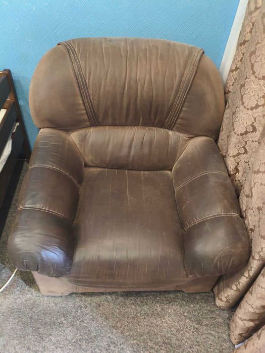 Продам диван і 2 кресла.