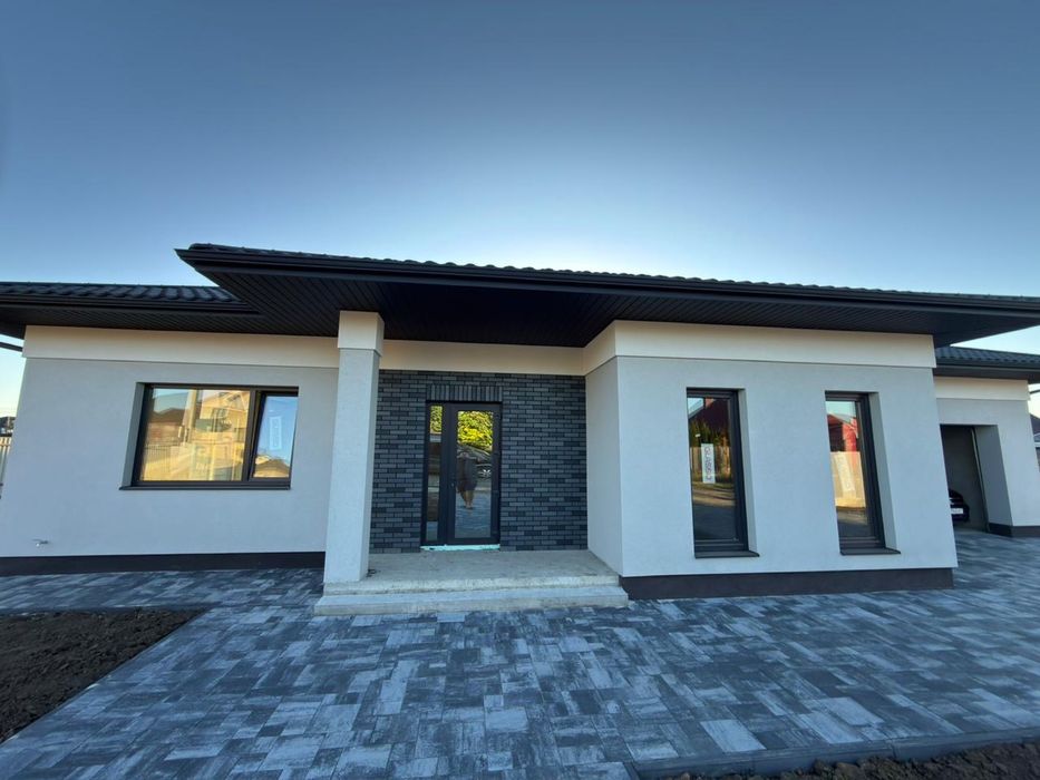 Продам будинок з гаражем на два авто  в селі Боратин