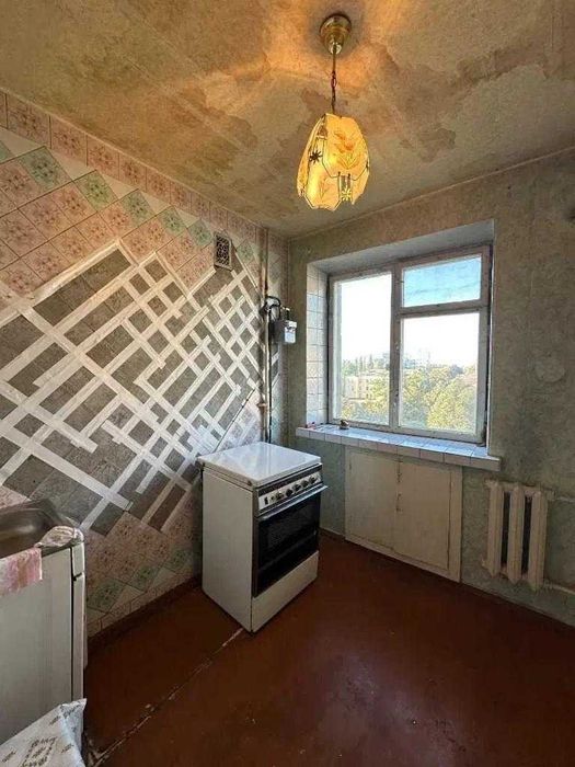 Продам квартиру Антоновича Леси Украинки парк Глобы под ваш ремонт кирпичный дом NK