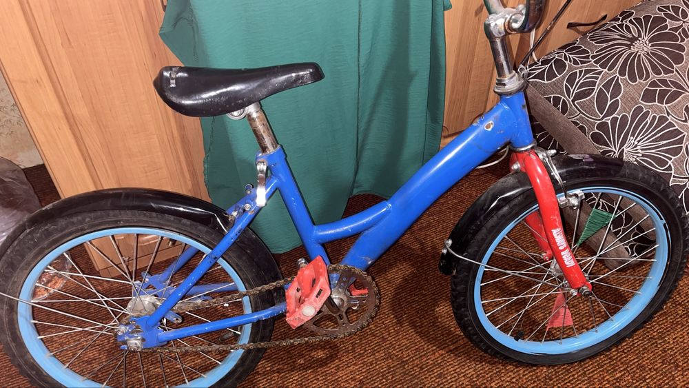 Продам велосипед 4-6 років