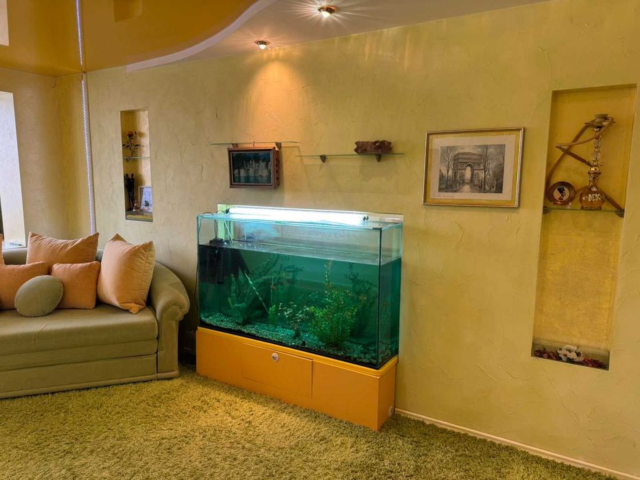 Продаю 3 кім. 9/10 П. Центр Митниця В.Великого 49 диз.ремонт. меблі.