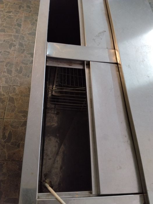 Botelheiro /Refrigerador de bebidas 
Precisa de levar um compressor.

Medidas:
Largura 54.50
Comprimento 1.015
Altura 85.50