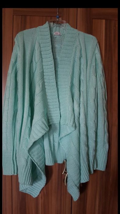 Sweter narzuta jak nowy !