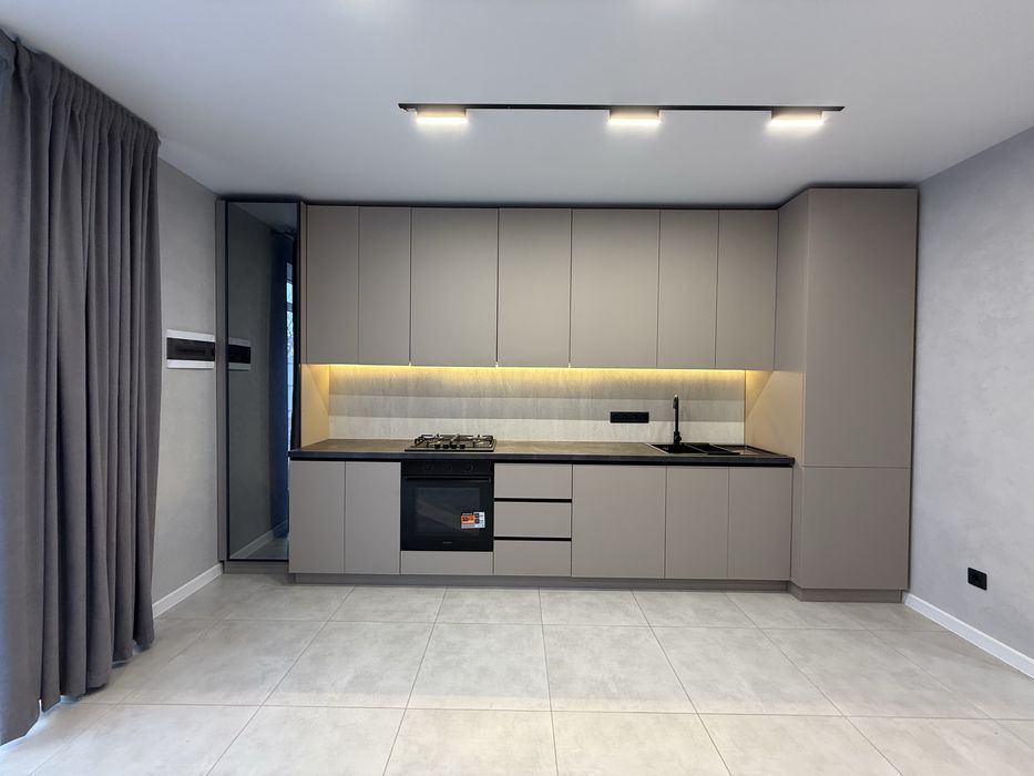 Таунхаус з ремонтом 3 хв до міста.