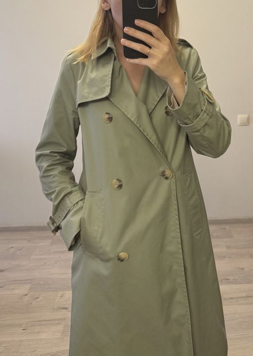 Базовий жіночий тренч