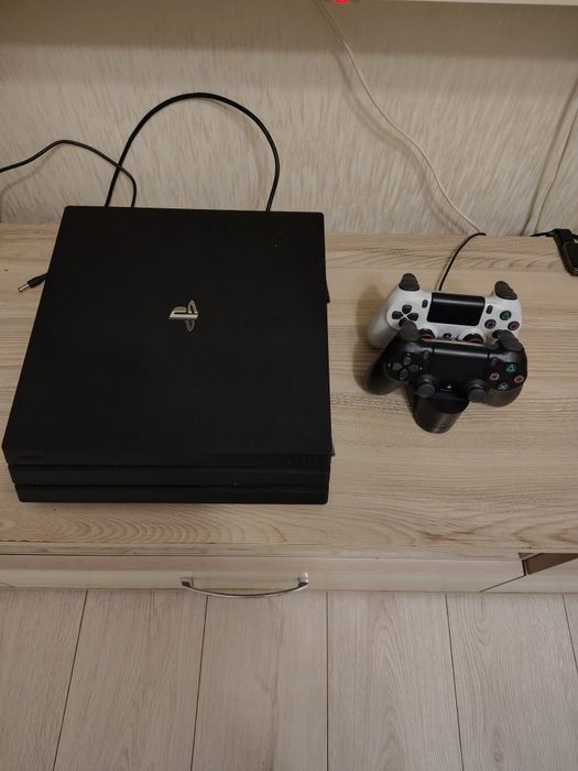 Playstation 4 pro 1tb б/у два геймпада