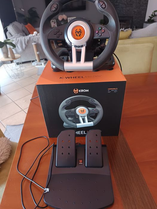 Conjunto volante e pedais gaming marca krom