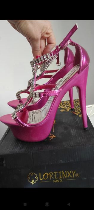 Fuksjowy metaliczne szpilki z kryształkami high heels lato