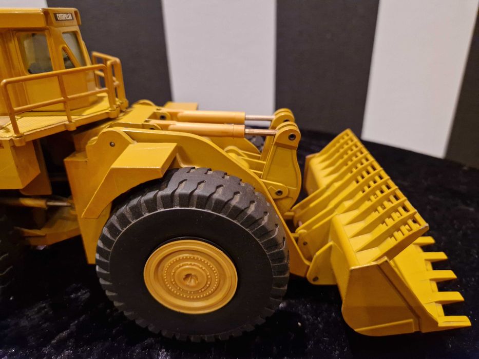 NZG 366 Caterpillar 992 1:50  Komatsu WA 600-8 1:50 Ładowarka kołowa