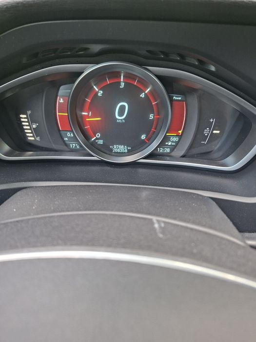 Volvo v40  D3 5 cylindrów  R-Desing