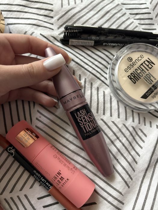 лот косметики.