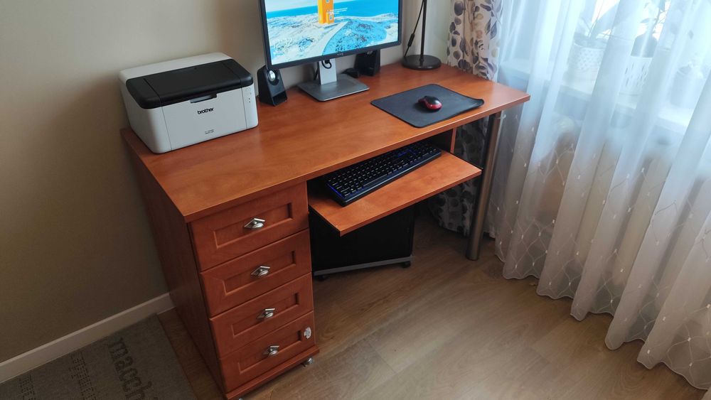 Zestaw mebli - biurko, szafa, barek, witryna