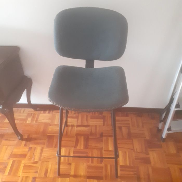 Cadeiras  altas    .