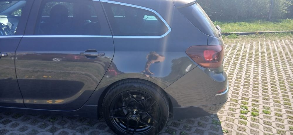 Opel astra J Sports tourer 2.0 biturbo 2014r