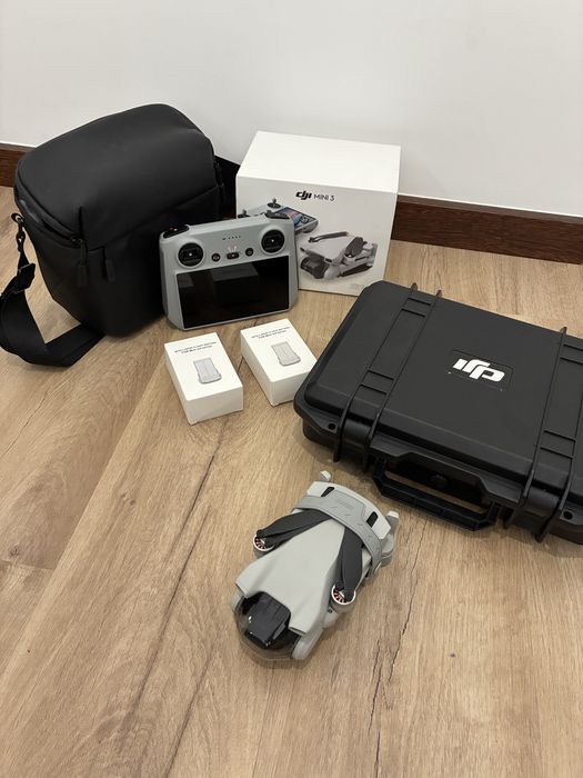 DJI Mini 3 + Comando DJI RC (com ecrã) | Como Novo | Extras
