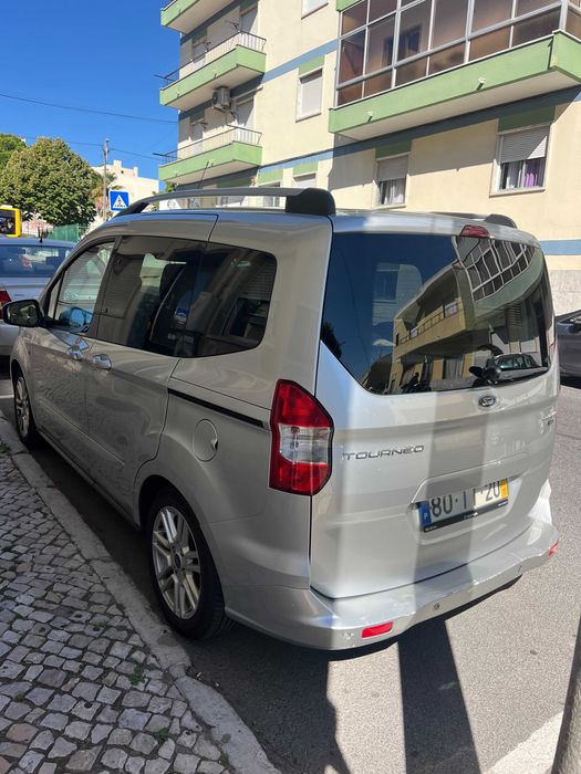 Ford Tourneo Courier 1.5 TDCi Titanium