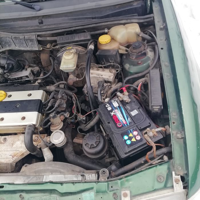 Продам опель астру 1997 р. В 1.8бензин на ходу зимова гума