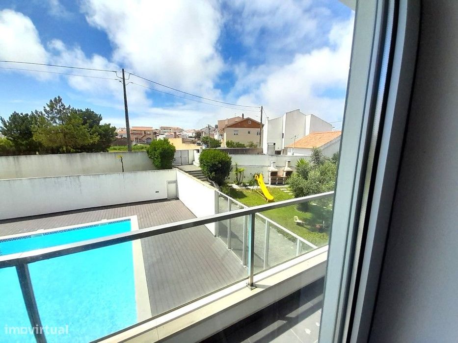 Apartamento T2 para arrendar ao ano, condomínio com piscina e lugar...