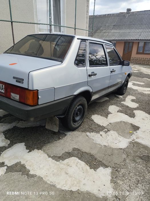 ВАЗ 21099 автомобіль